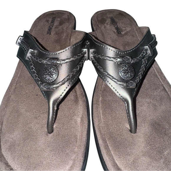 MINNETONKA Silverthorne Leather Thong Pewter Silver Flip Flops Sandals Size 11 - Picture 3 of 11